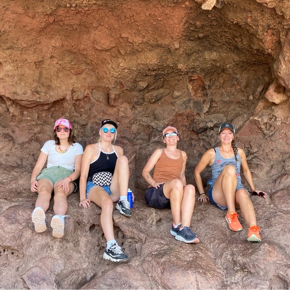 Meet your Posher, Tori - Picture 8 of 15